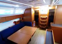 bateau à voile bavaria 46 cruiser voilier salon intérieur